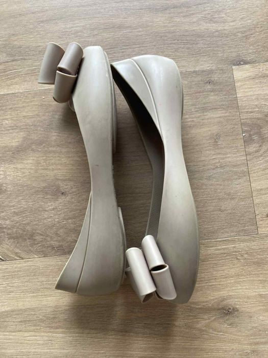Baleriny buty melisski beżowe z kokardką gumowe Mohito r. 38