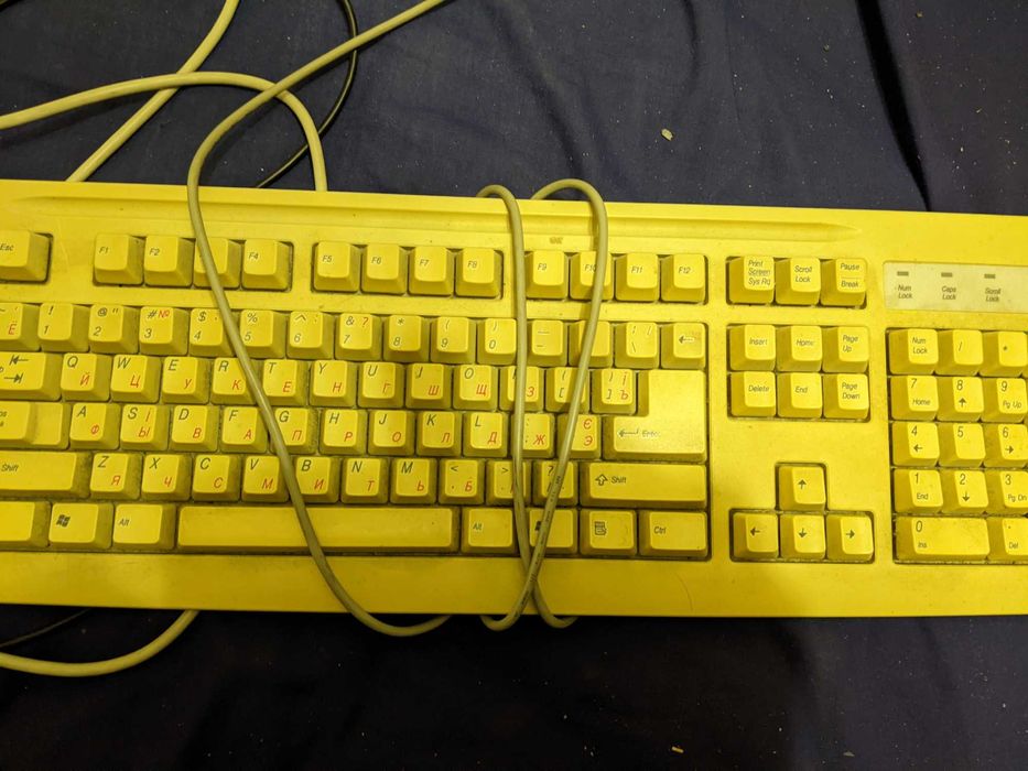 Продам клавиатуру к компьютеру, наушники, мышку