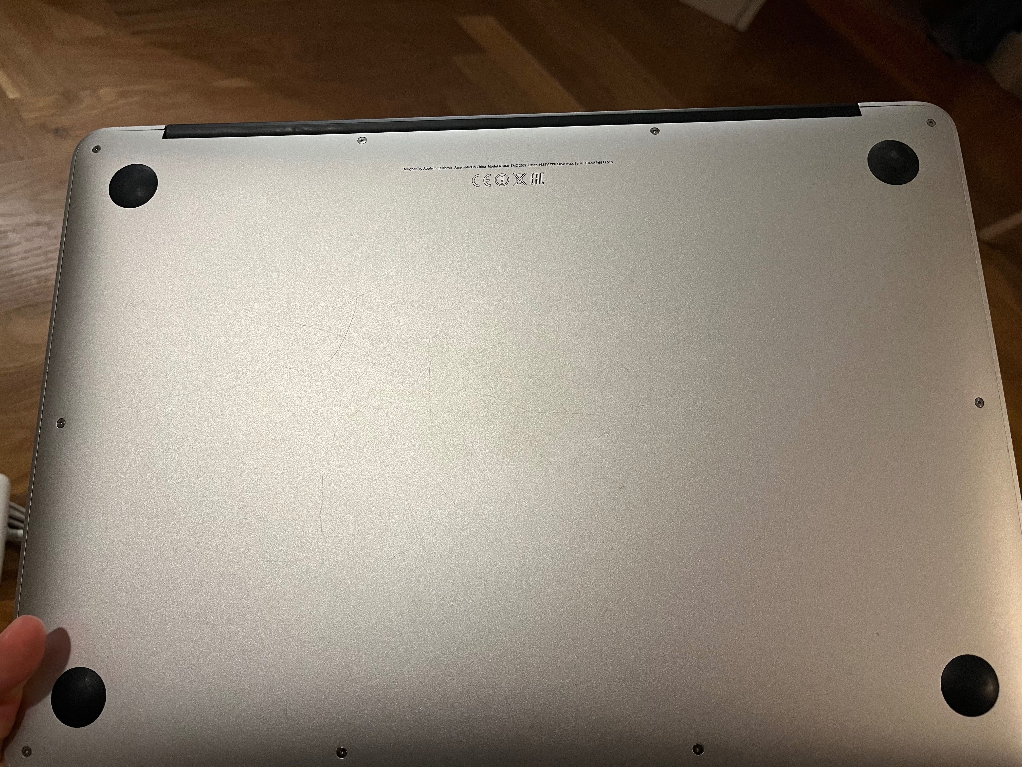 MacBook Air 13 cali z 2013 - 256 GB - A1466 - 8 GB RAM