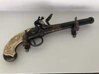 Replica de pistola antiga em estado imaculado