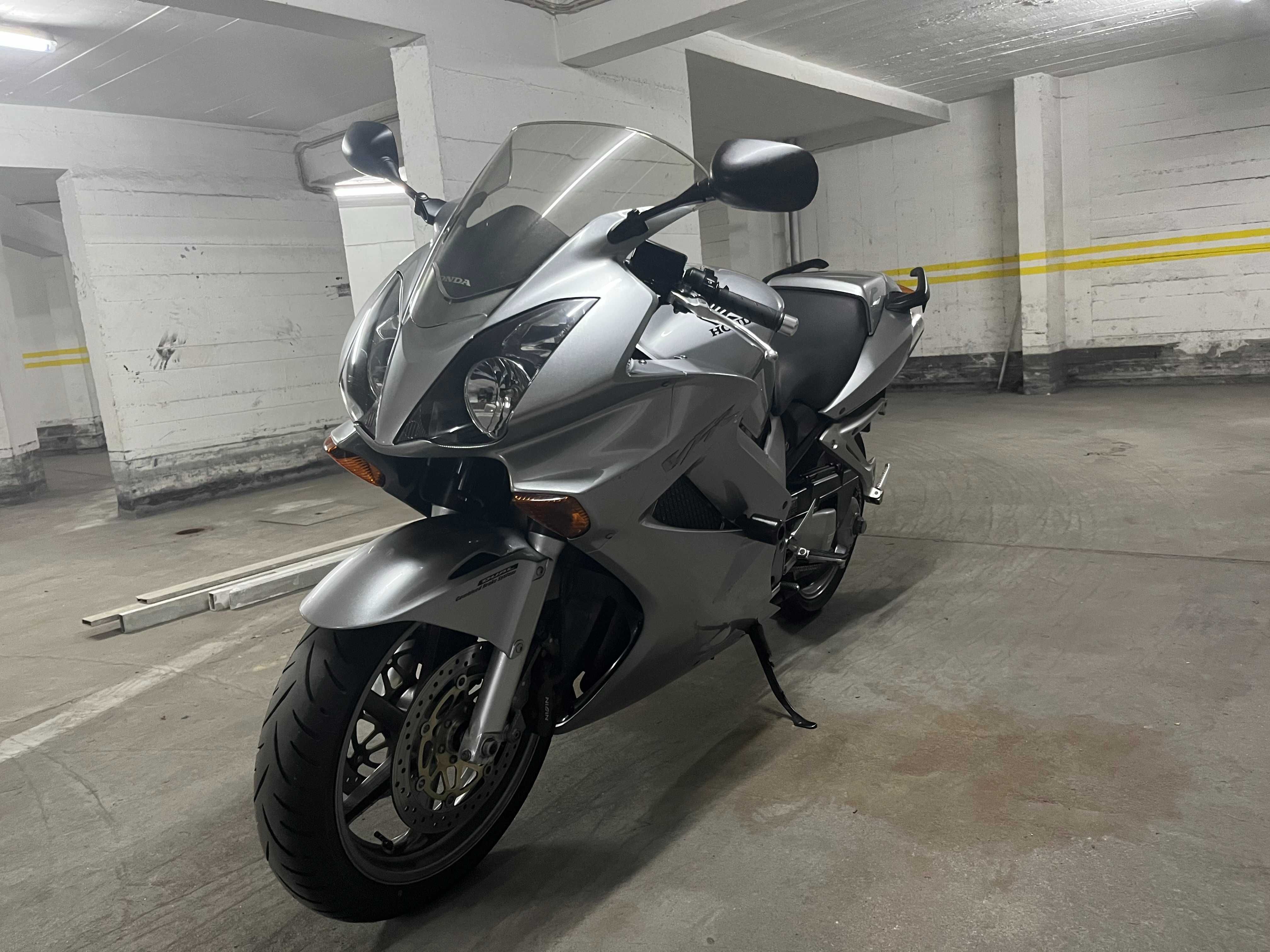 Honda VFR 800 VTEC-2004