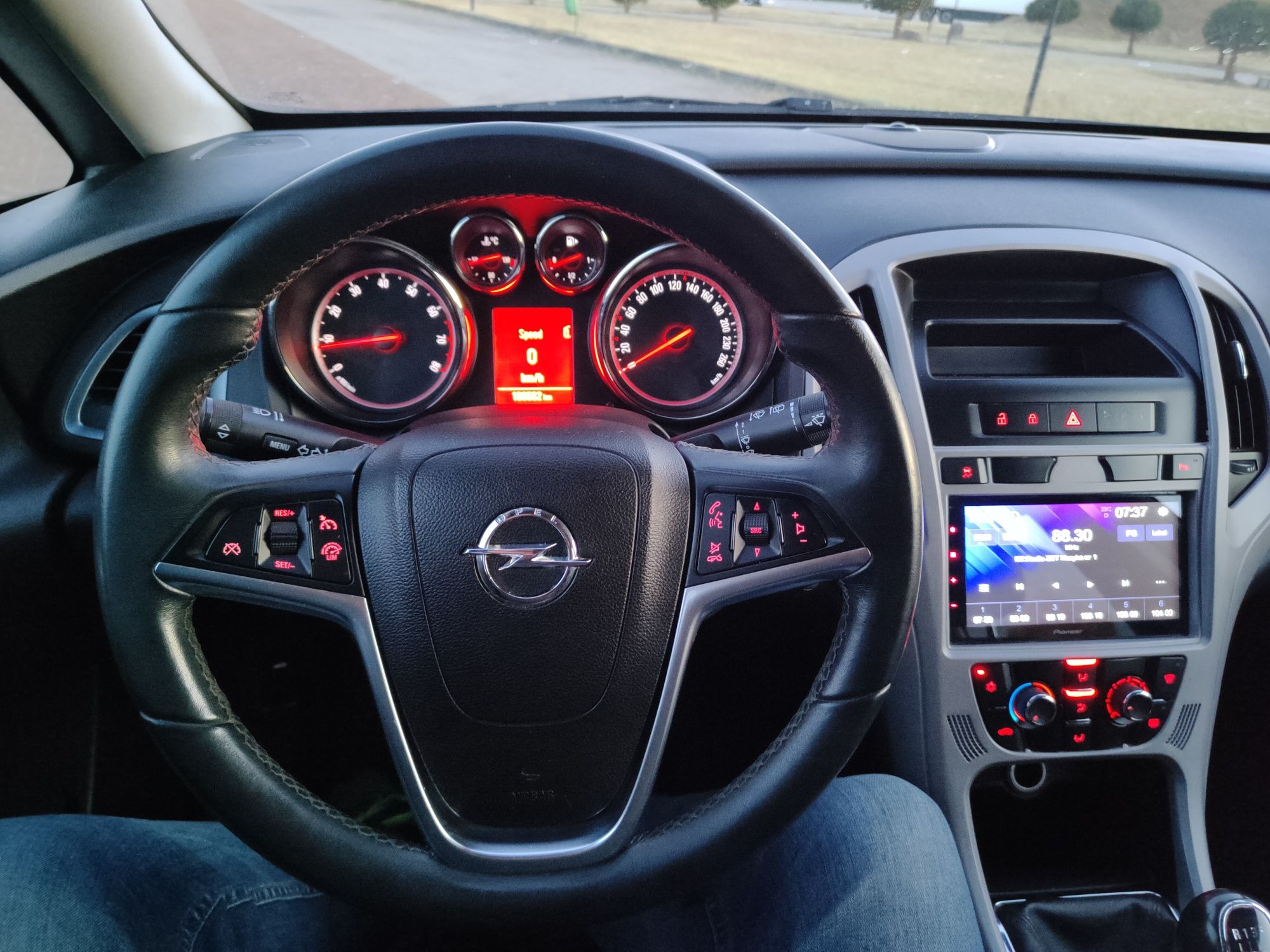 Opel Astra J LIFT 1.4T świeżo sprowadzona z Niemiec super cena