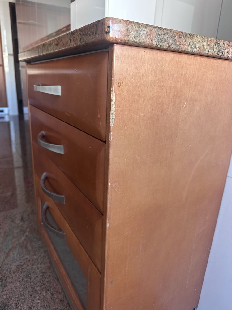 Bloco de gavetas com tampo em mármore – em bom estado