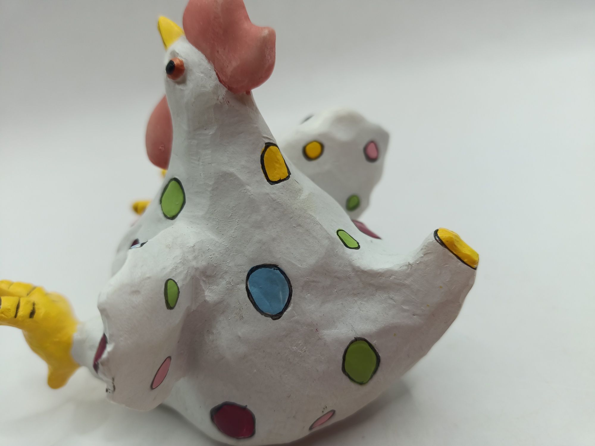 Figurka ceramika gruby ptak kurczak w kolorowe kropki