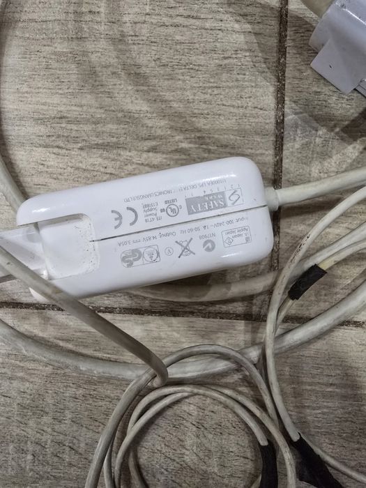 MacBook Air 13" [2015] • i5 • 4GB RAM • 120GB SSD • нормальна бата