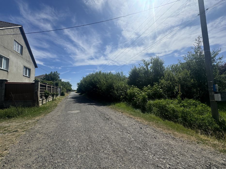 Продаж ділянки в.Лази/15 соток/Газ/Світло/Асфальт