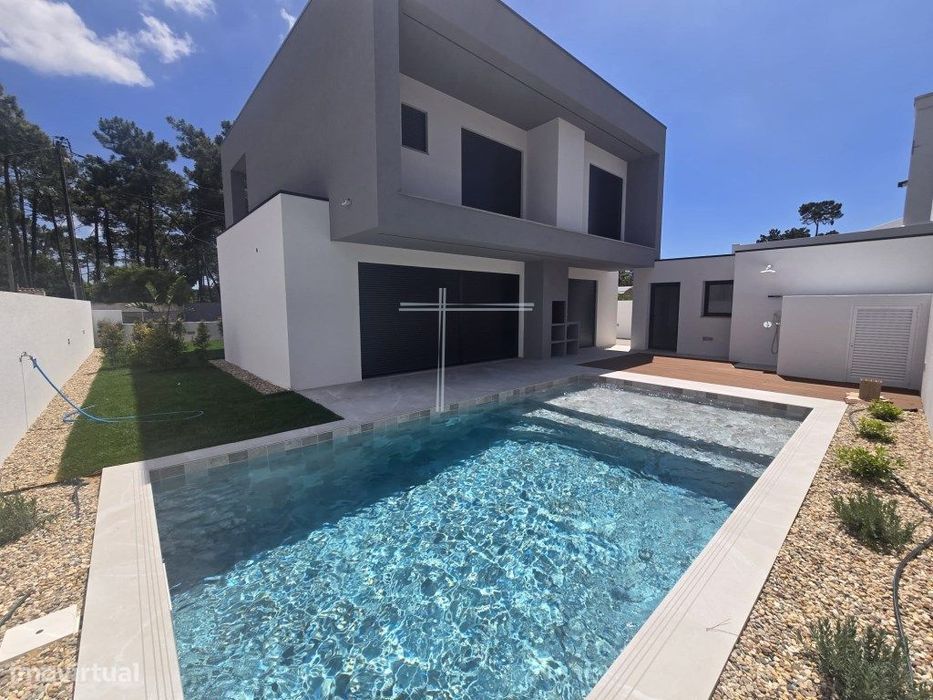 Moradia isolada T3, arquitetura contemporânea com garagem e piscina...