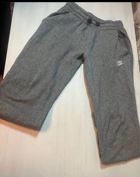 Спортивний костюм від бренду Nike