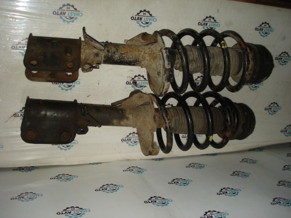 Стойки передние в сборе Mercedes Vito 638