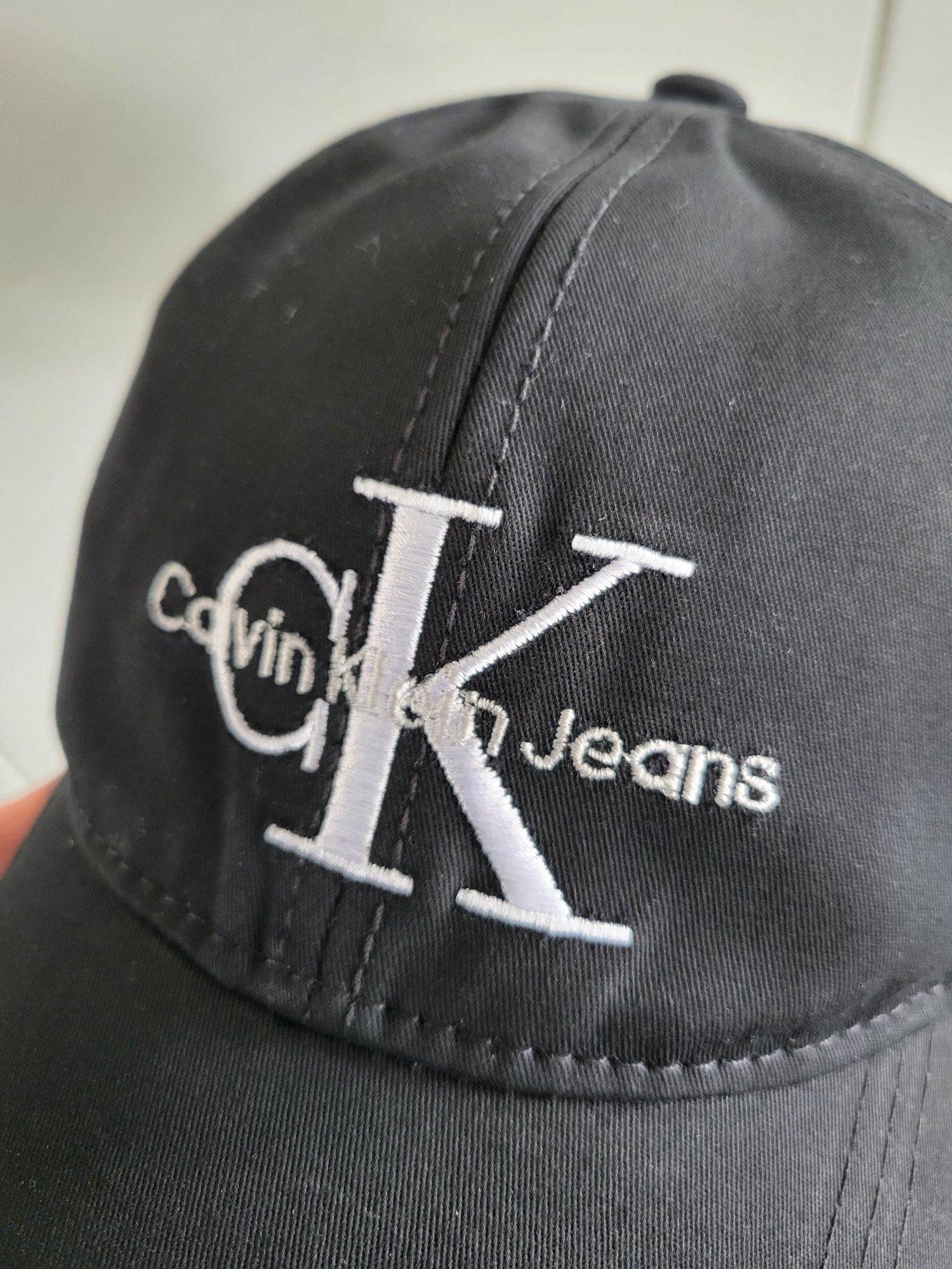 Sprzedam czapkę z daszkiem Calvin Klein, nowa, czarna