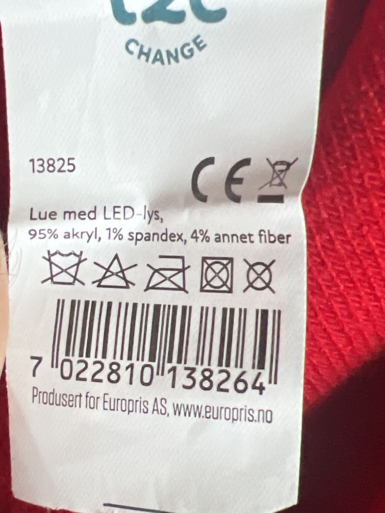 Sprzedam świąteczną czapkę firmy f2c. Światełka led.