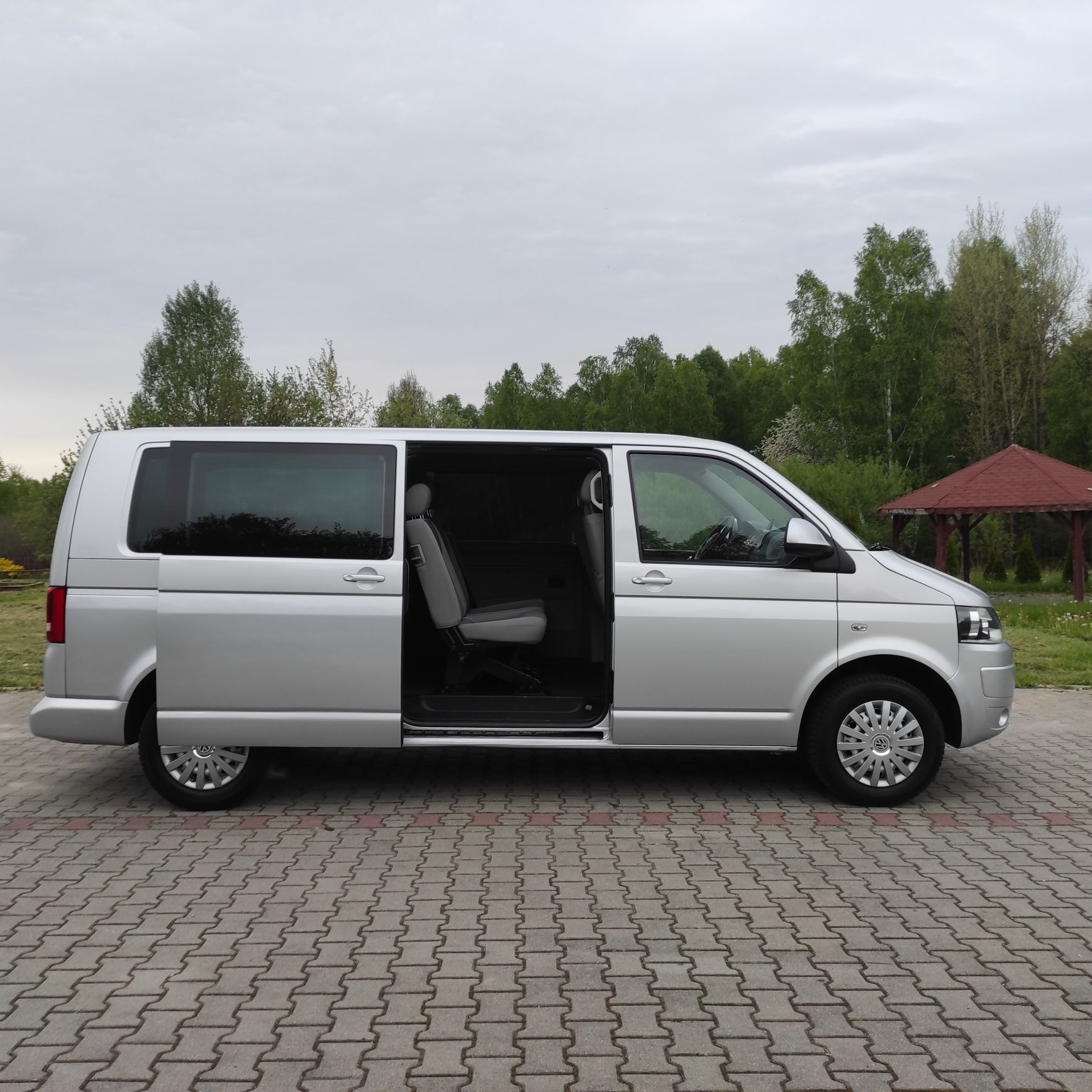 9 osobowy bus Volkswagen Caravelle na wynajem