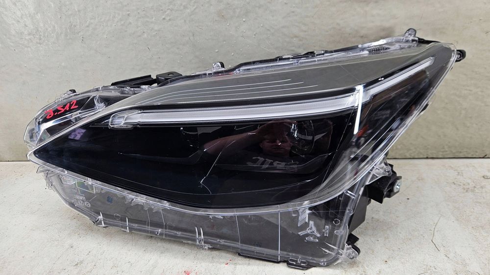 toyota yaris cross reflektor lampa lewa przednia przód 0d-312