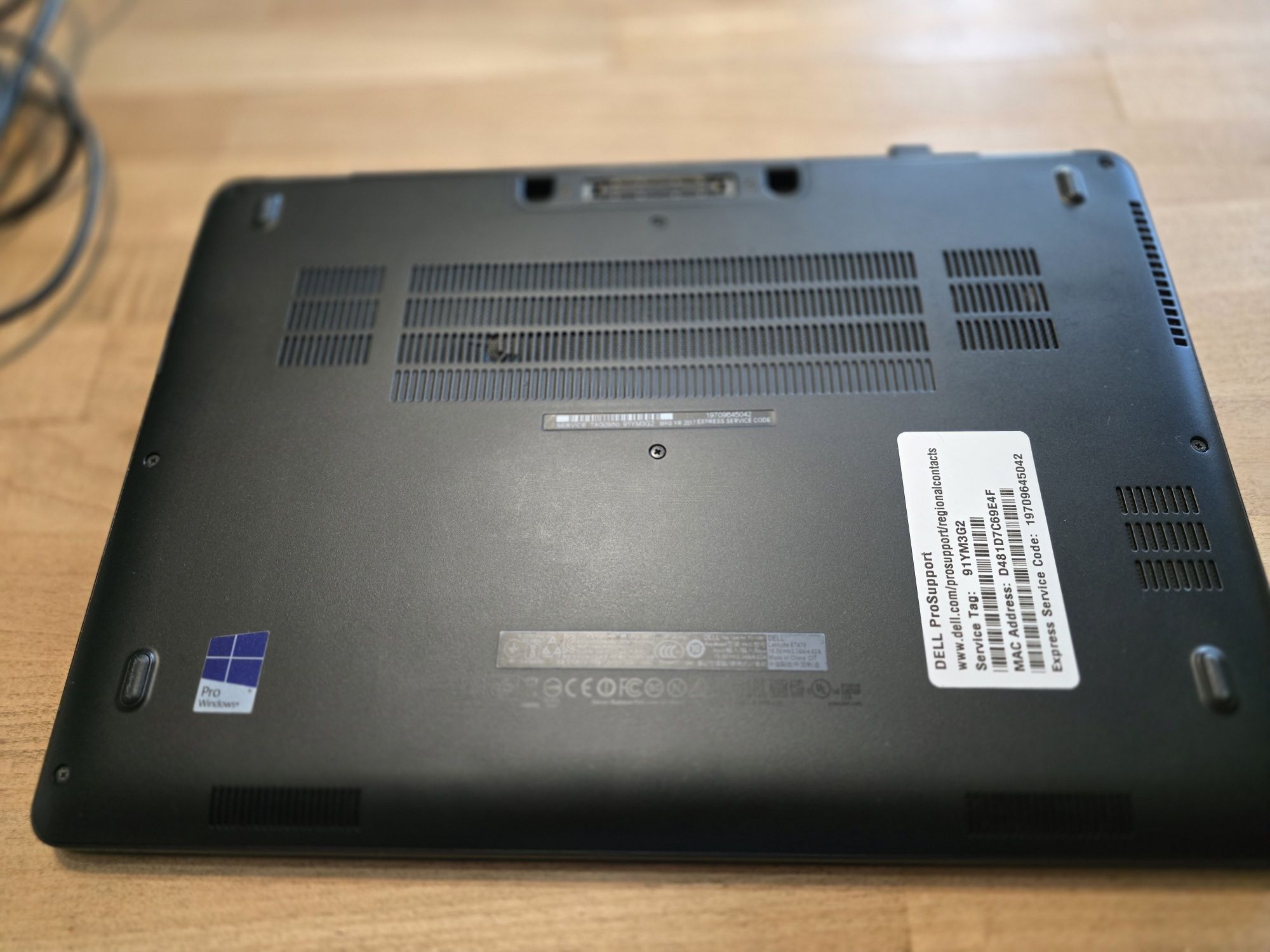 Dell E7470. i5-6200U. 265GB. 8GB ram.