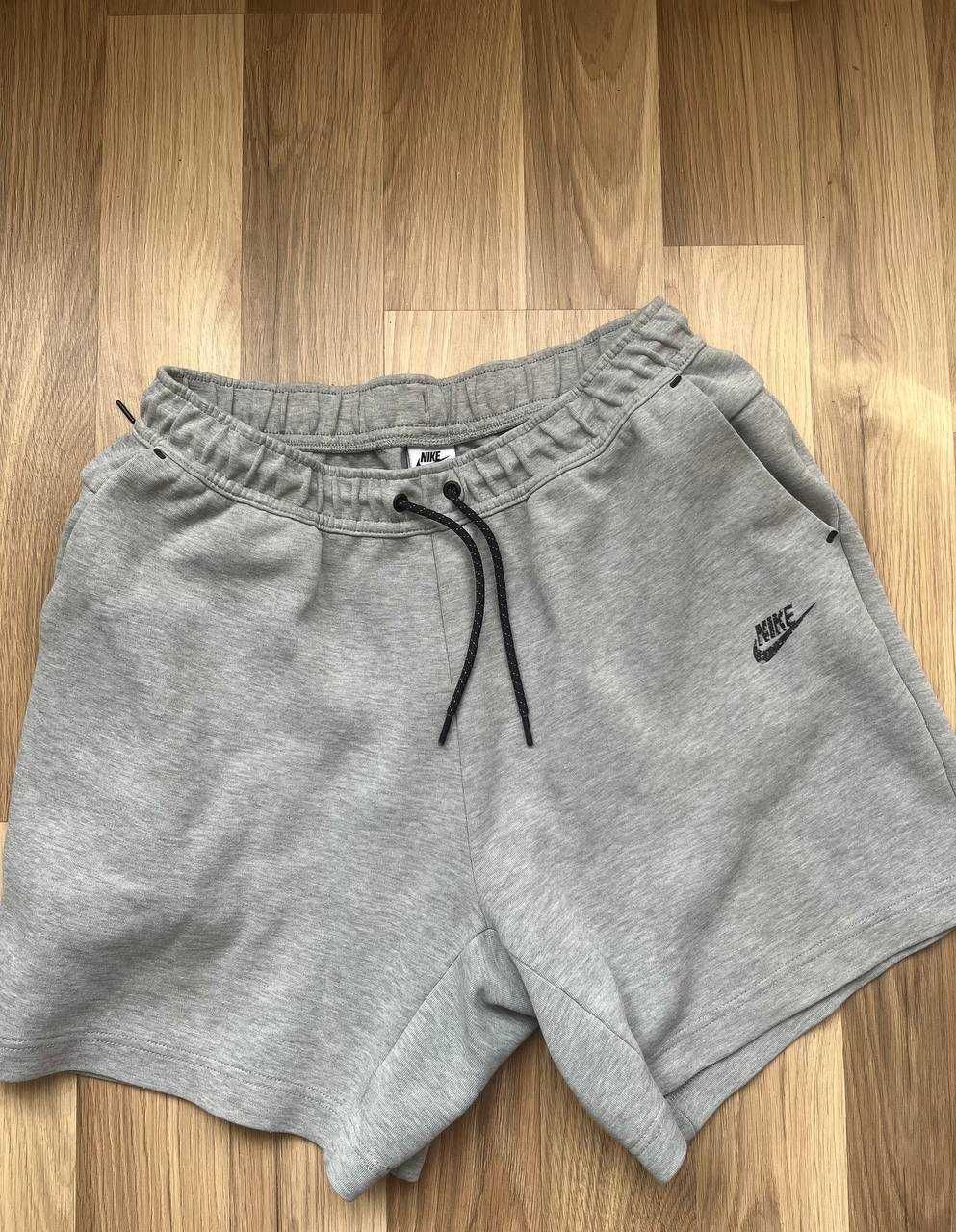 Шорти nike tech fleece