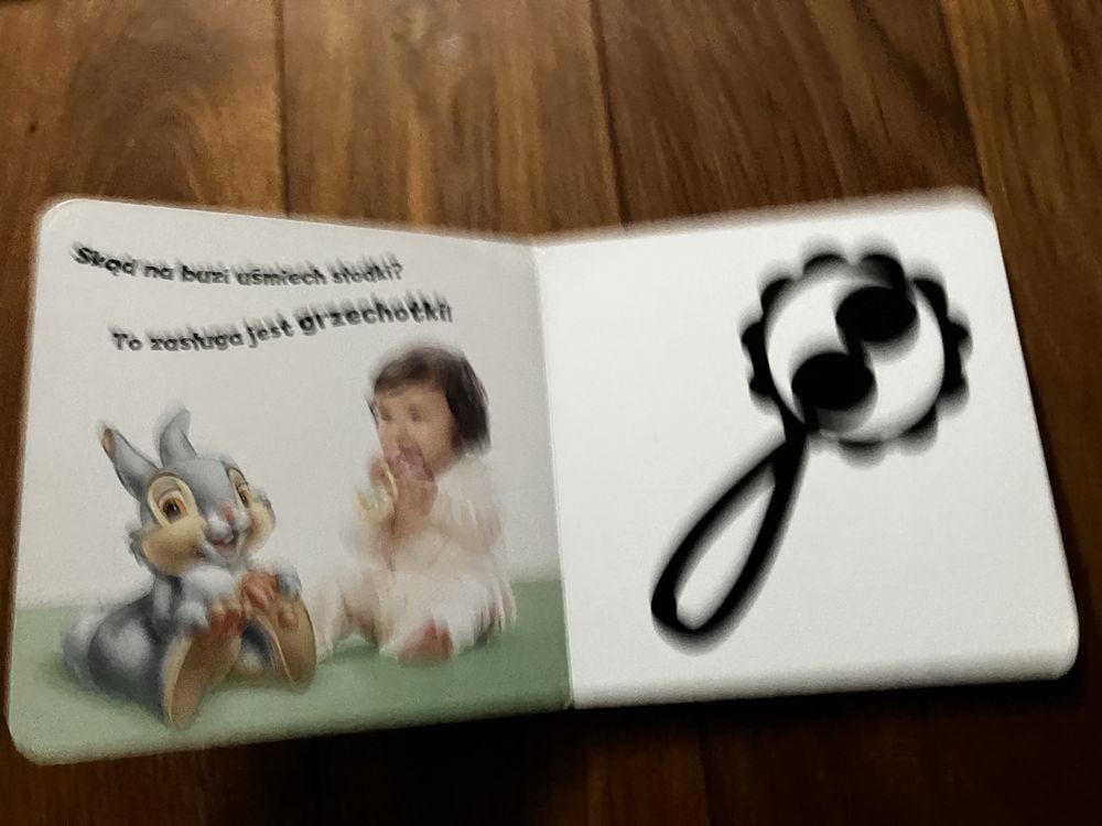 Zabawki kontrasty książeczka książka Disney baby