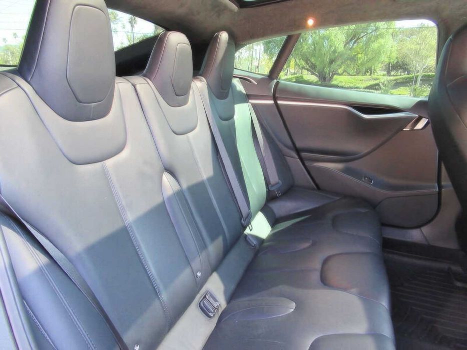 Tesla Model S 75D      2017