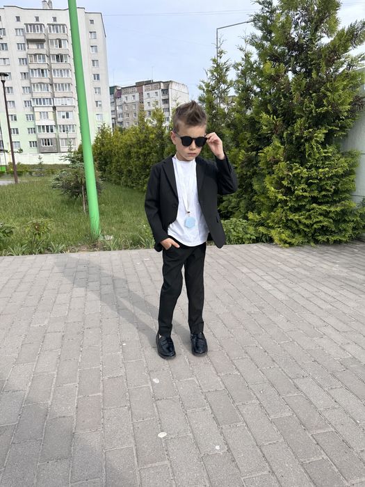Костюм zara брючний чорний , святковий , нарядний