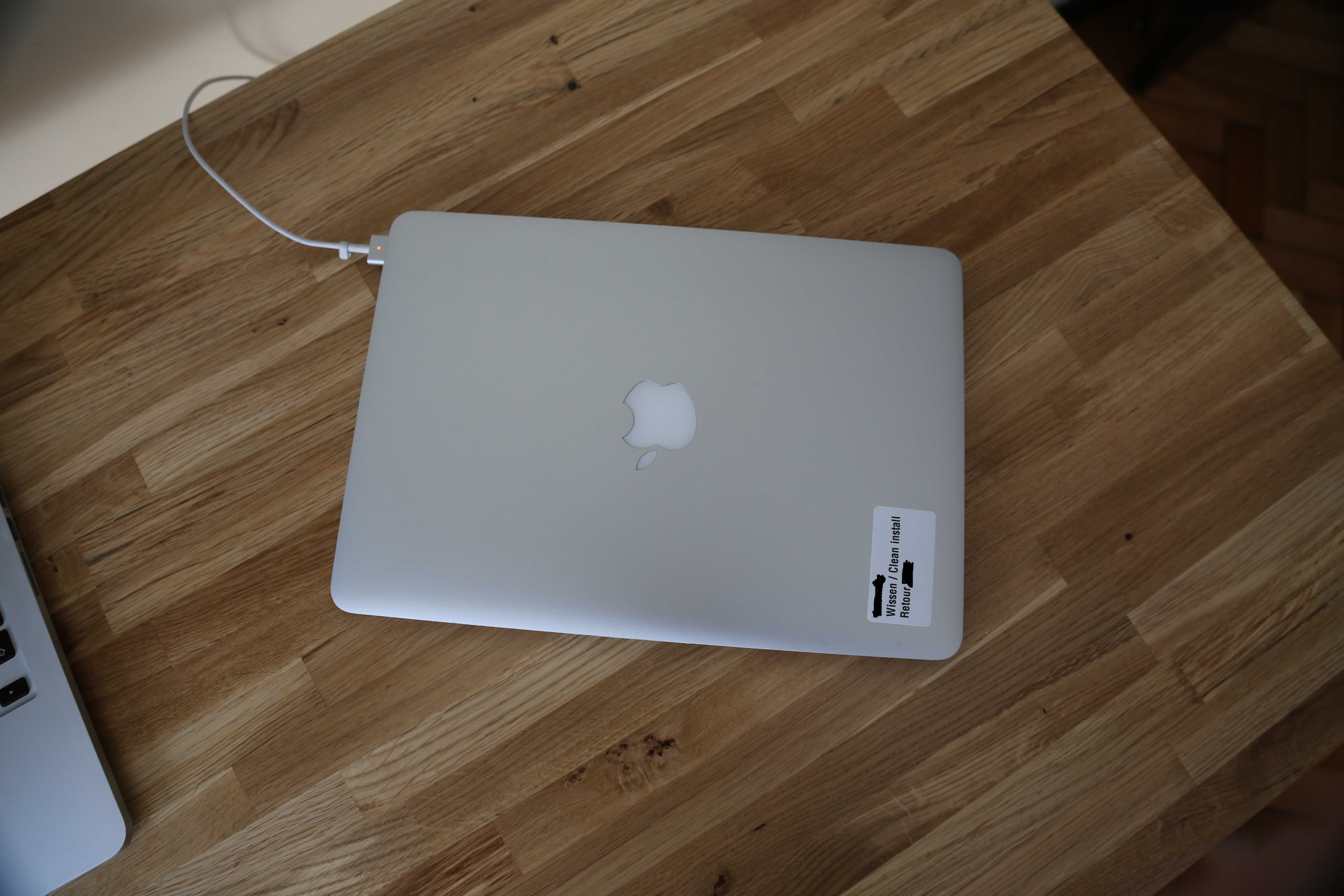 Apple MacBook Pro 13-inch i7