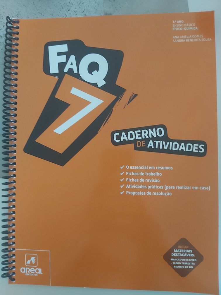 Livros de atividades escolares