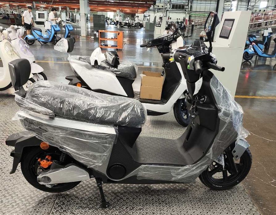 Luyuan S90 Pro Max Scooter Elétrica 72V 45Ah 150 km.