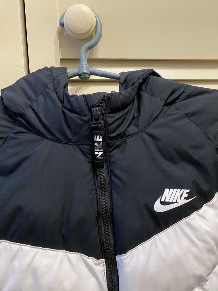 Весняна куртка Nike
