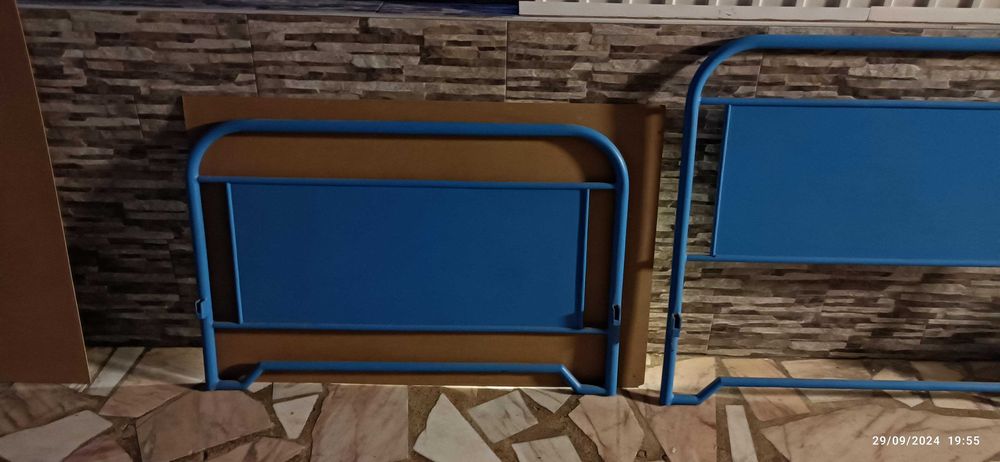 Cama de ferro antiga