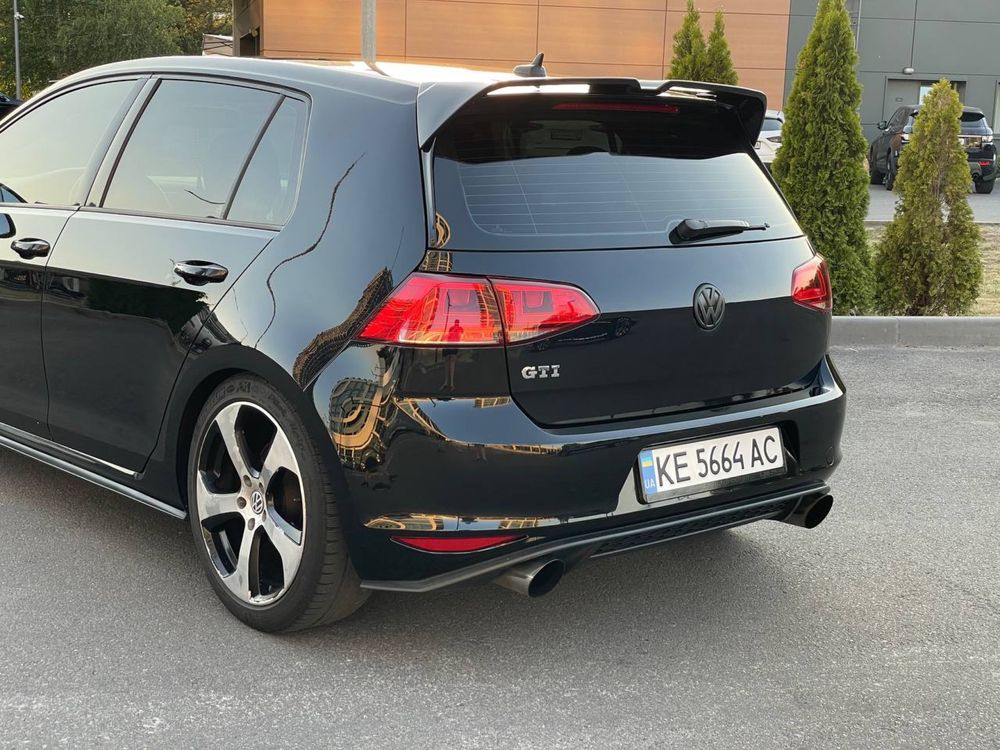Volkswagen Golf GTI 7