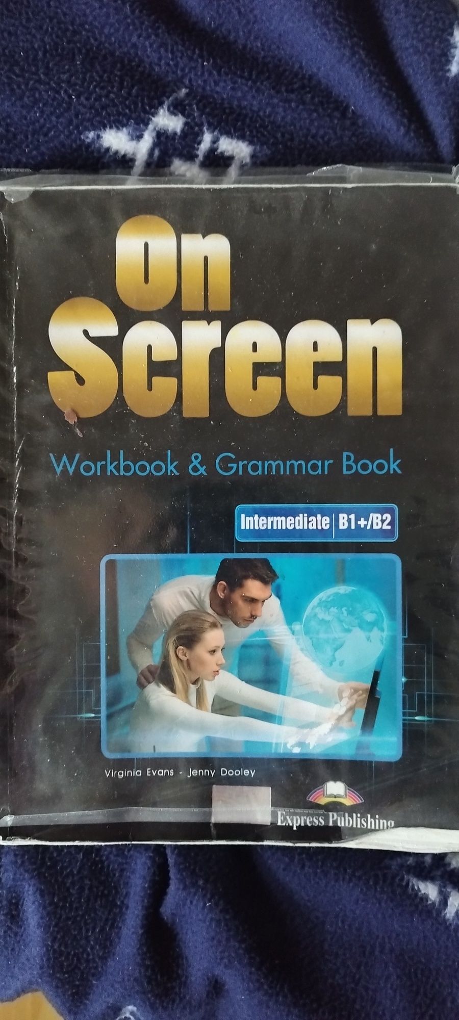 On screen B1+B2 podręcznik i ćwiczenia 
W środku książki są uzupełnion