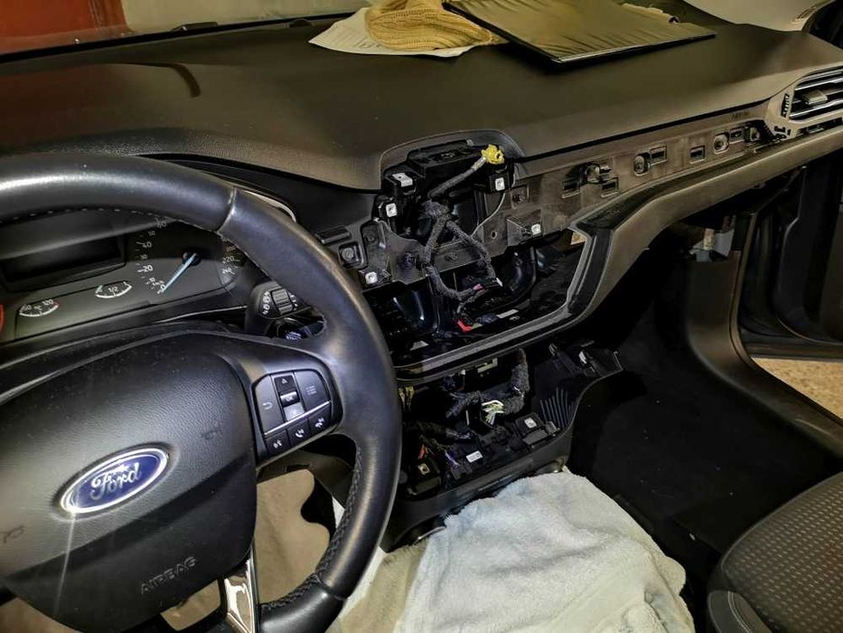 Kamera cofania z montażem Ford Focus 4 IV obraz na fabrycznym tablecie