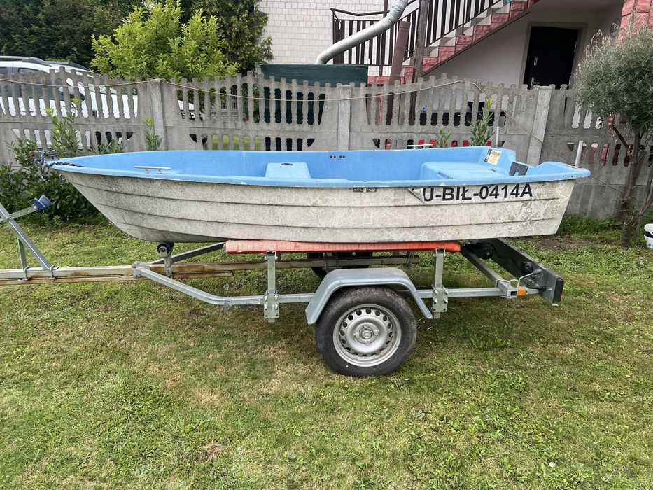 Łódka wędkarska z przyczepką