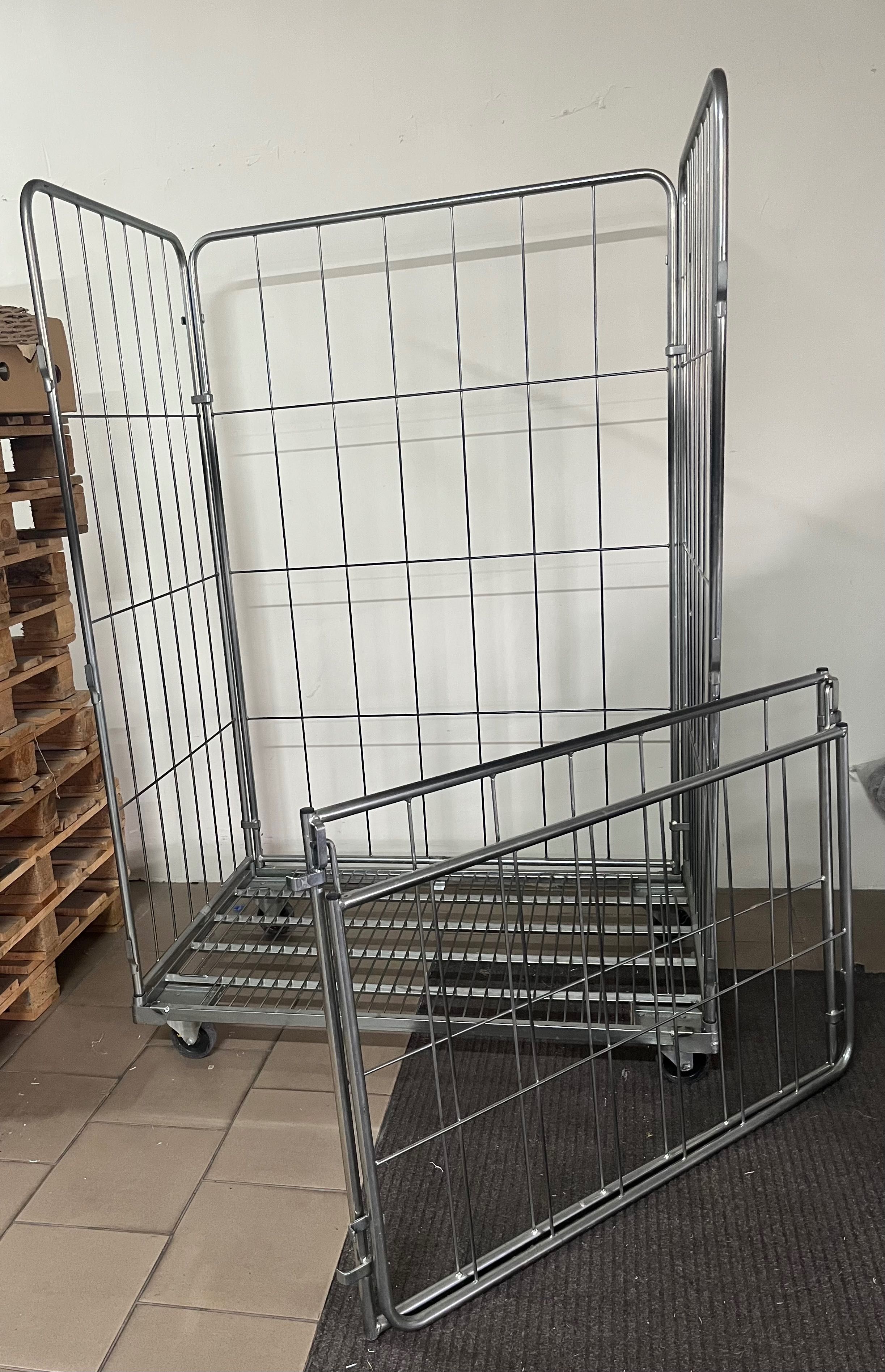 Wózek koszowy siatkowy, metalowy kosz na kółkach