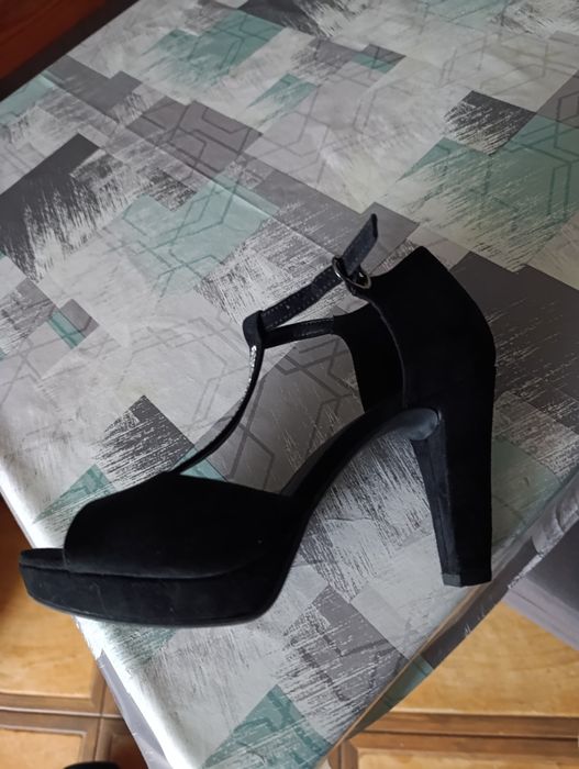 Buty czarne na obcasie