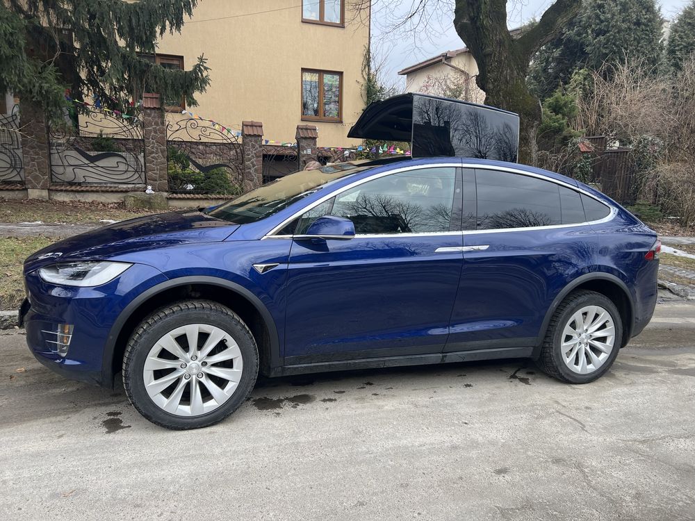 Прокат авто, оренда під виплату Tesla Model X.