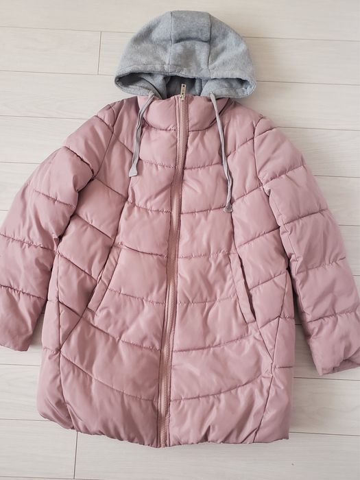 Зимова жіноча куртка