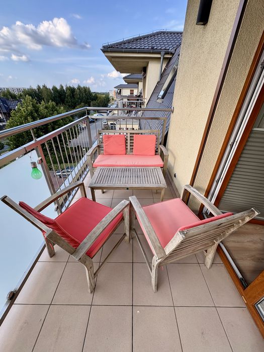 Zestaw drewnianych mebli ogrodowych