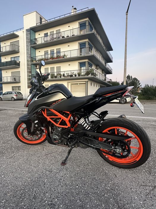KTM 390 Duke 2022 / 5200 km / Como nova