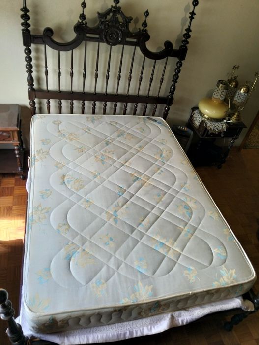 Quarto antigo completo