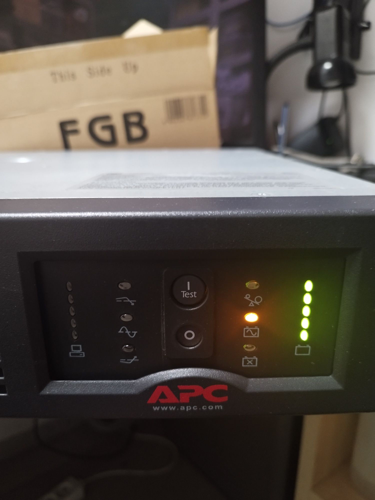 UPS APC 1500VA / 980W RACK pełny sinus
