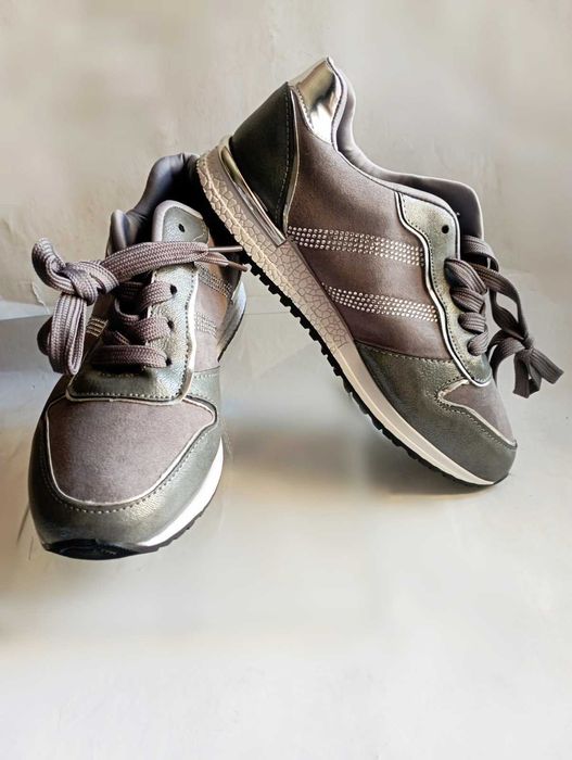 Кроссовки (кеды) белые, серые