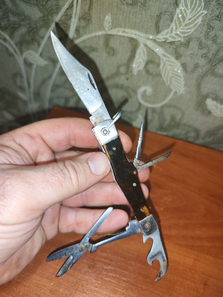 Продам сувенирный раскладной нож