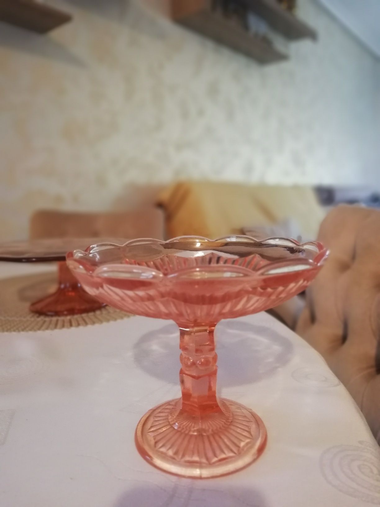 Bomboniera paterka Mała szklana antyk Huta Ząbkowice różowa