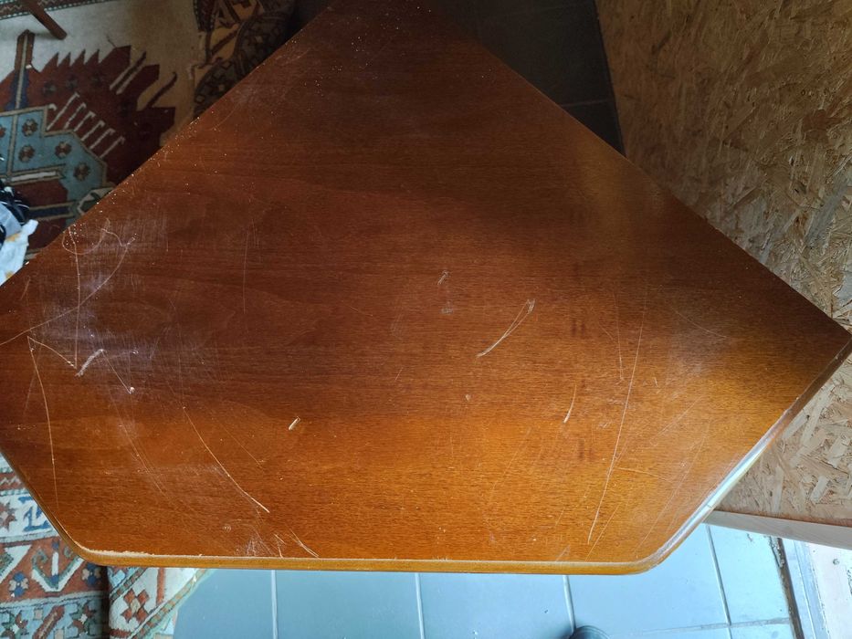 Witryna rogowa drewniany front