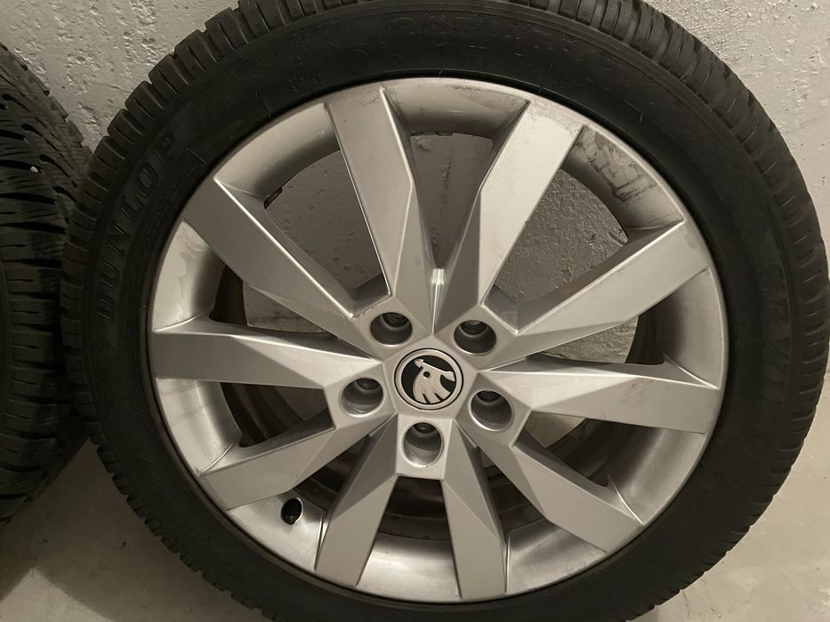 Zimowe opony DUNLOP 225/45 R17 - całe koła