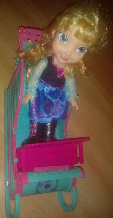Anna i Elza z,,Krainy lodu"Smyk