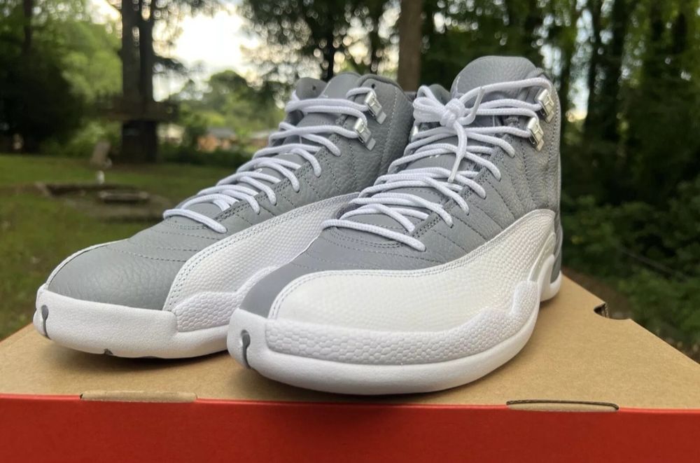 Nike Air Jordan Retro 12 Stealth.