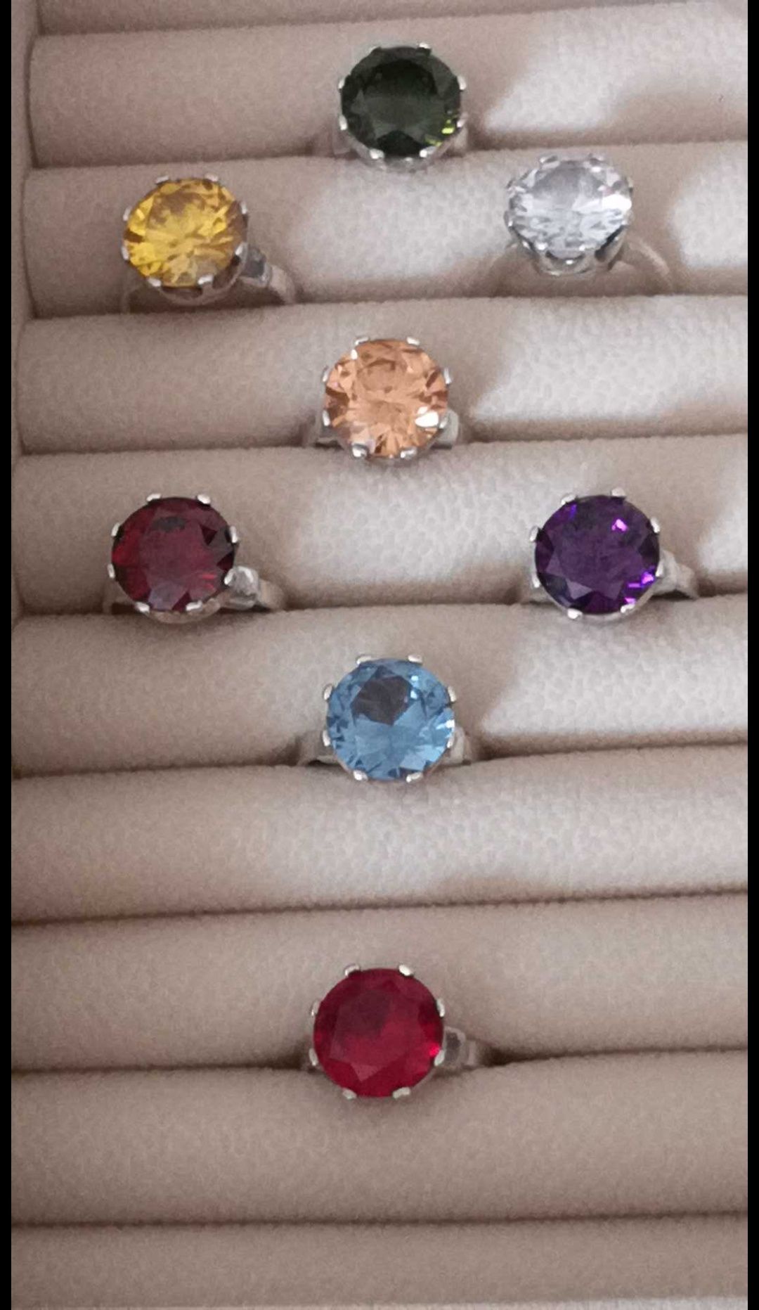 8 srebrnych pierścionków z cyrkoniami do każdego stroju. Srebro 925. R