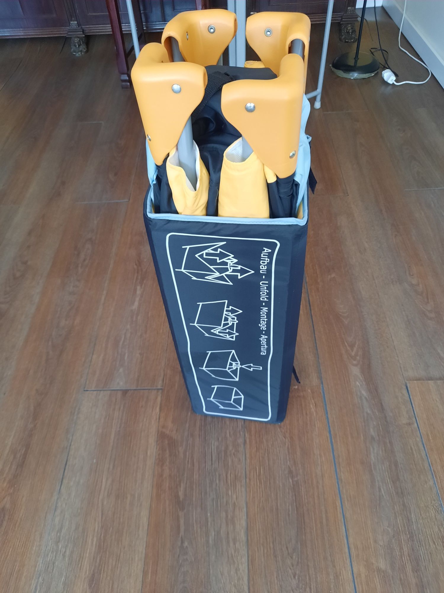 Cama de viagem utilizada 3 ou 4 vezes