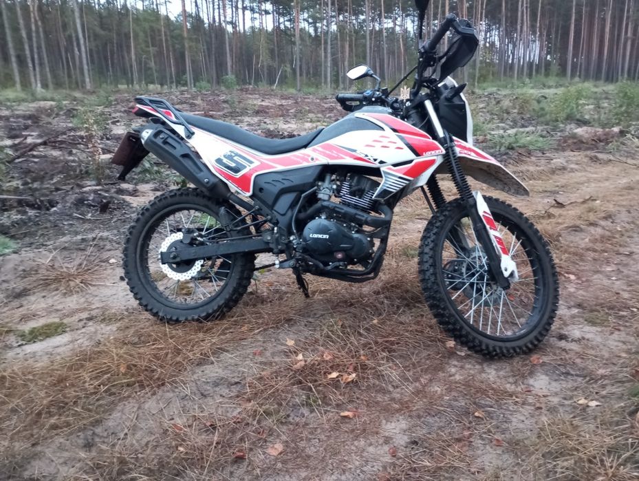 Продам мотоцикл loncin sx1 LX200GY-B