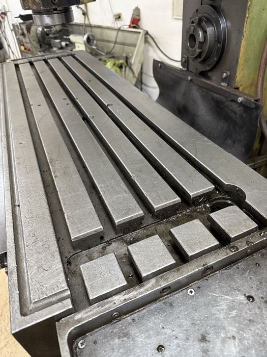 Frezarka uniwersalna FWH 40 J